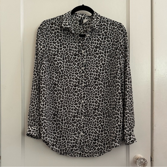 5/$25 Divided H&M Leopard Print Button Up Blouse - Picture 1 of 3